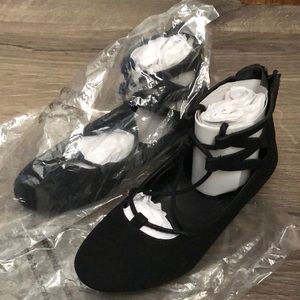 NEW WITH TAGS Girls Black flats